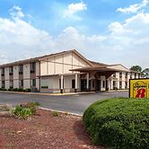 Super 8 by Wyndham Waycross GA