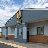 Super 8 by Wyndham Newcomerstown