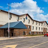 Econo Lodge Inn and Suites