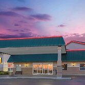 Super 8 by Wyndham Portage La Prairie MB