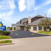 Days Inn & Suites by Wyndham Kaukauna WI