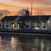 Harbor Winds Hotel