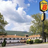 Super 8 by Wyndham Burnham/Lewistown