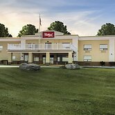 Red Roof Inn & Suites Newburgh – Stewart Airport/ West Point
