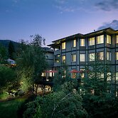 Plaza Inn & Suites at Ashland Creek