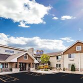 AmericInn by Wyndham Hotel and Suites Long Lake