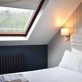 Nomi Rooms and Restaurant