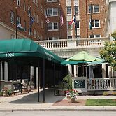 The Knickerbocker on the Lake