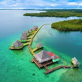 Punta Caracol Acqua Lodge