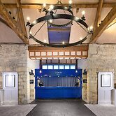 voco Oxford Thames by IHG