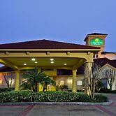 La Quinta Inn & Suites by Wyndham USF (Near Busch Gardens)