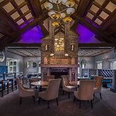 Treacys Oakwood Hotel