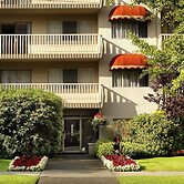 Royal Scot Hotel & Suites, Trademark Collection by Wyndham