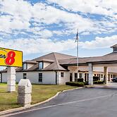 Super 8 by Wyndham Cleburne
