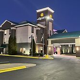 La Quinta Inn & Suites by Wyndham Louisville East