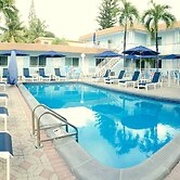 Great Escape Apartments by Lowkl