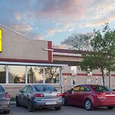 Super 8 by Wyndham Brandon MB