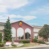 Super 8 by Wyndham West Branch