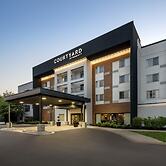Courtyard by Marriott Edison Woodbridge