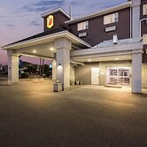 Super 8 by Wyndham Saskatoon Near Saskatoon Airport