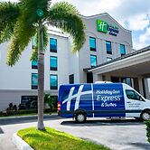 Holiday Inn Express Hotel & Suites Tampa Northwest - Oldsmar by IHG