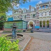 Liverpool Aigburth Sefton Park Hotel By Belvilla
