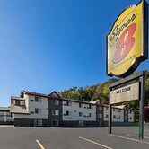 Super 8 by Wyndham Winona MN