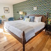 Breakwater Inn