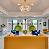 Hotel McCoy - Art, Libations, Pool Society