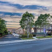 Holiday Inn Express & Suites Mountain View Silicon Valley by IHG