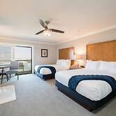 456 Embarcadero Inn & Suites