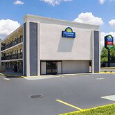 Days Inn & Suites by Wyndham Indianapolis Airport East
