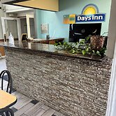 Days Inn by Wyndham West Branch Iowa City Area