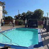 Days Inn by Wyndham Dickinson TX