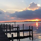 Lakeside Inn and Cafe