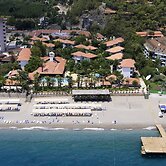 Larissa Akman Çamyuva - All Inclusive