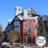 Alpenglow Lodge by MountainView