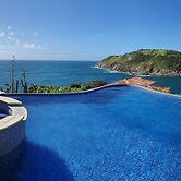 Cliffside Luxury Inn