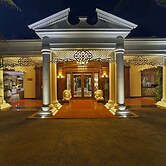 Mayfair Palm Beach Resort