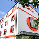 Traum Hotel & Condo