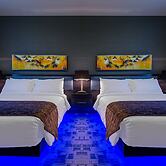 Applause Hotel by CLIQUE