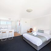 Bathurst Studio Apartments