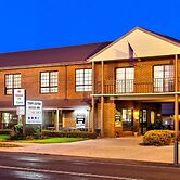 Holbrook Town Centre Motor Inn