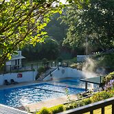Opal Hot Springs & Holiday Park