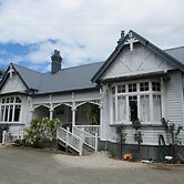 The White Elephant Accommodation - Hostel