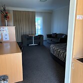 Golden Guitar Motor Inn