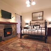 Tudor Cottages Mt Dandenong