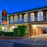 Hamilton's Henry Parkes Motor Inn, Parkes