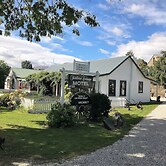 Settlers Cottage Motel