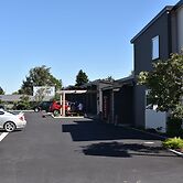 Oxford Village Motels